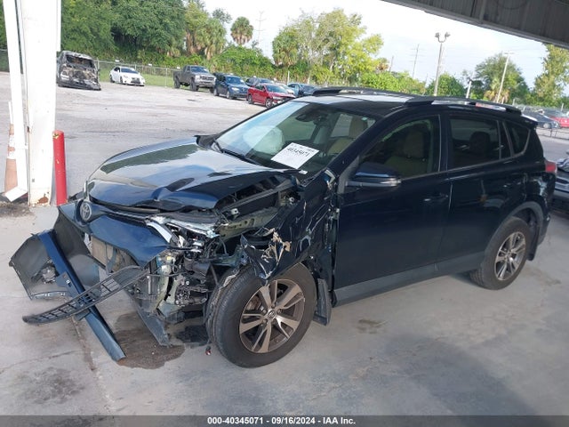 Toyota Rav4 Xle 2017 JTMWFREVXHD095009 Image 2