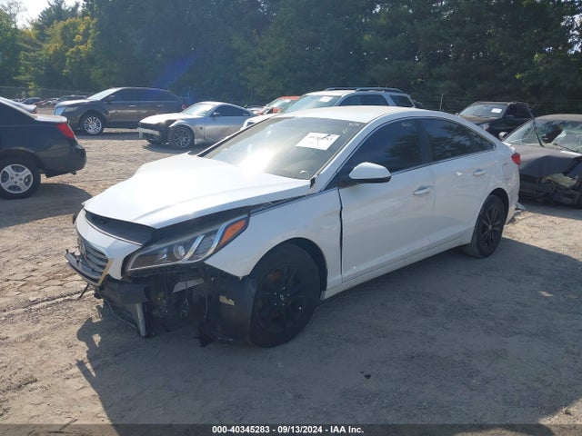 Hyundai SONATA SE 2015 5NPE24AF3FH106979 Image 2