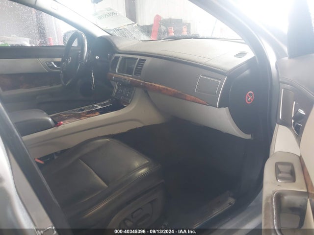 2011 JAGUAR XF SAJWA0FB0BLR83541 Photo 4