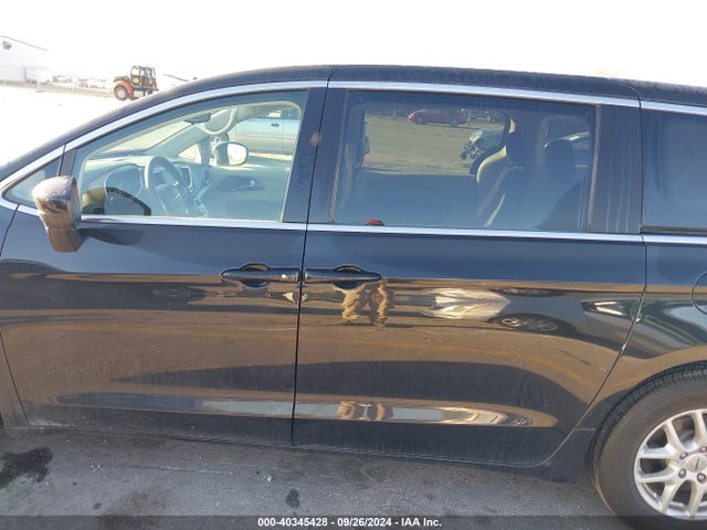 2C4RC1CG3PR548653 Chrysler Voyager Lx