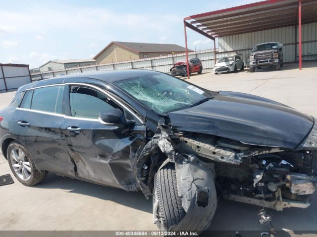 SJKCH5CP6HA033843 Infiniti QX30