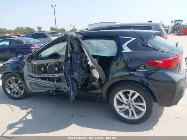 SJKCH5CP6HA033843 Infiniti QX30