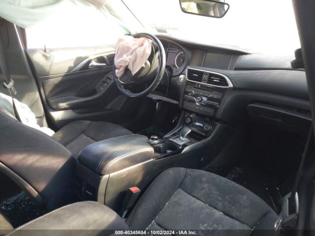 SJKCH5CP6HA033843 Infiniti QX30