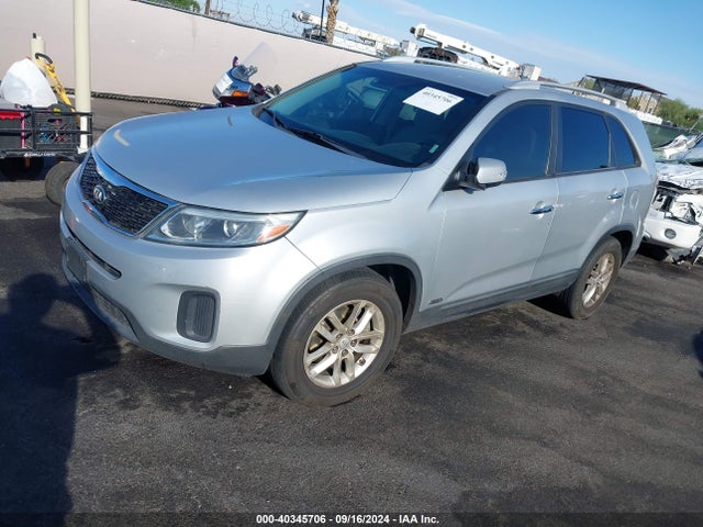 KIA Sorento Lx V6 2015 5XYKTDA74FG605418 Image 2