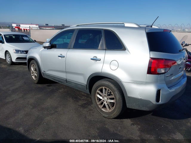 KIA Sorento Lx V6 2015 5XYKTDA74FG605418 Image 3