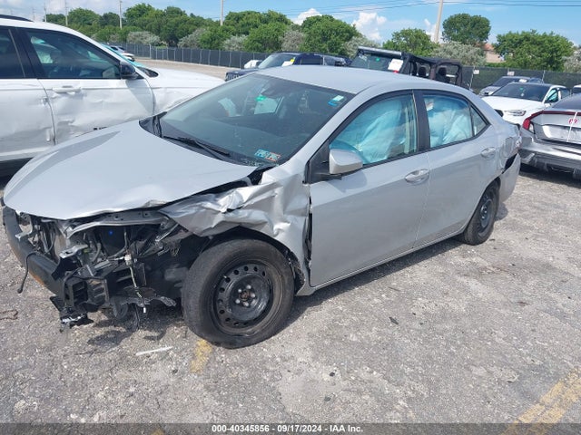 Toyota COROLLA LE 2018 2T1BURHE2JC070723 Image 2