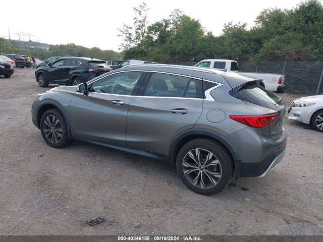 SJKCH5CR6HA030197 Infiniti Qx30 Premium