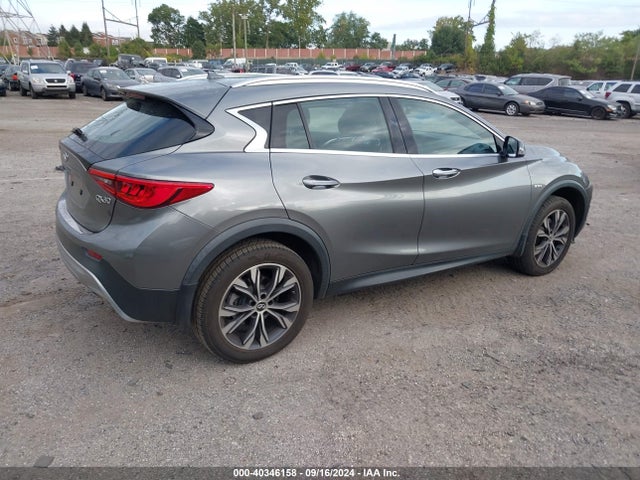 SJKCH5CR6HA030197 Infiniti Qx30 Premium