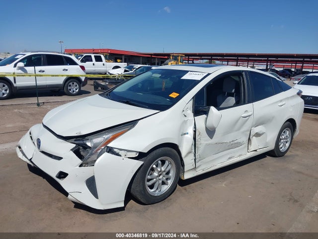 Toyota Prius Three 2018 JTDKARFU3J3058592 Image 2