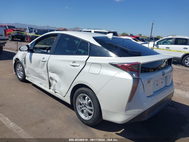 Toyota Prius Three 2018 JTDKARFU3J3058592 Image 3