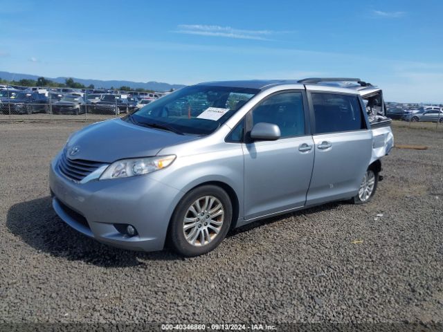 5TDYK3DC7GS704884 Toyota Sienna Xle 8 Passenger