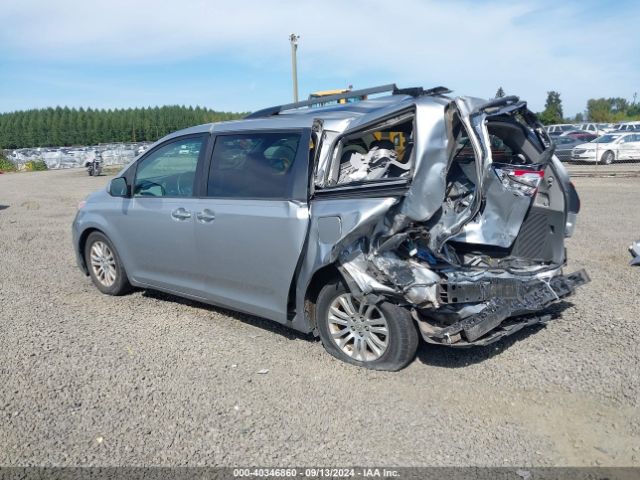 5TDYK3DC7GS704884 Toyota Sienna Xle 8 Passenger