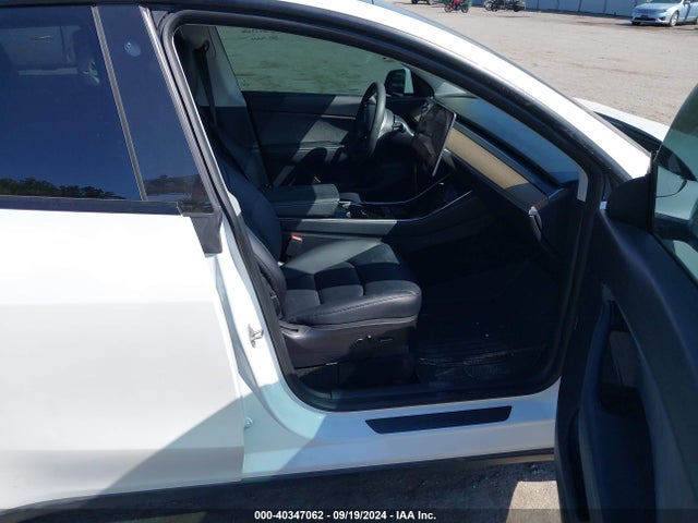 2021 TESLA MODEL Y 5YJYGDEE2MF097784 Photo 4