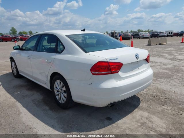 1VWAT7A39FC042779 Volkswagen Passat 1.8t Wolfsburg Edition