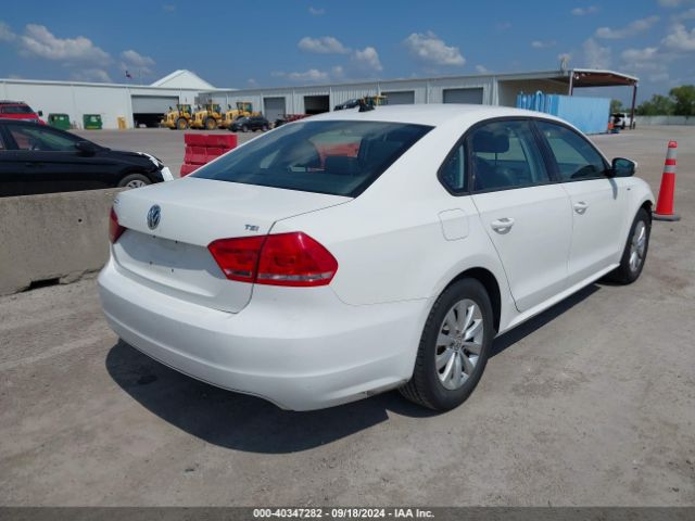 1VWAT7A39FC042779 Volkswagen Passat 1.8t Wolfsburg Edition
