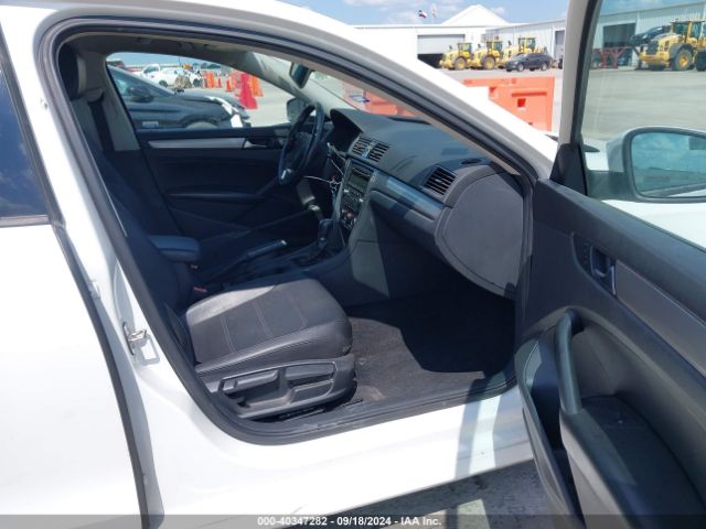 1VWAT7A39FC042779 Volkswagen Passat 1.8t Wolfsburg Edition