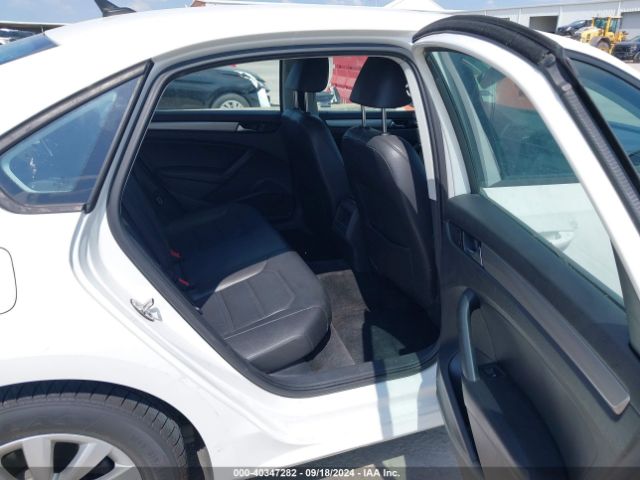 1VWAT7A39FC042779 Volkswagen Passat 1.8t Wolfsburg Edition