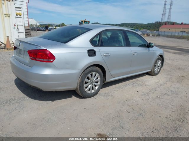 1VWAS7A39FC018890 Volkswagen Passat 1.8t Wolfsburg Edition
