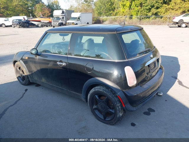 2005 MINI COOPER WMWRC33445TJ67625 Photo 2