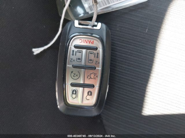 2C4RC1CG6NR226652 Chrysler Voyager Lx