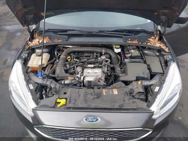 Ford FOCUS SE 2018 1FADP3FE4JL211886 Image 10
