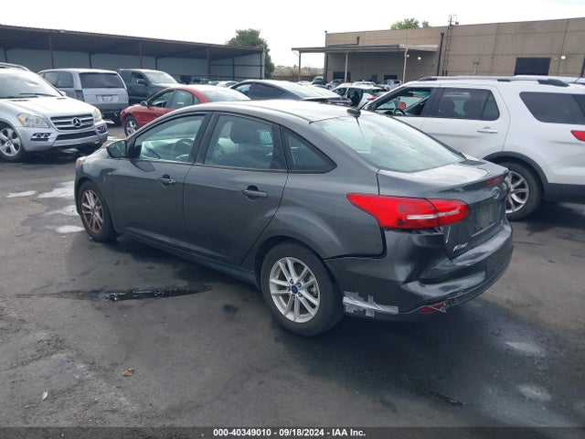 Ford FOCUS SE 2018 1FADP3FE4JL211886 Image 3