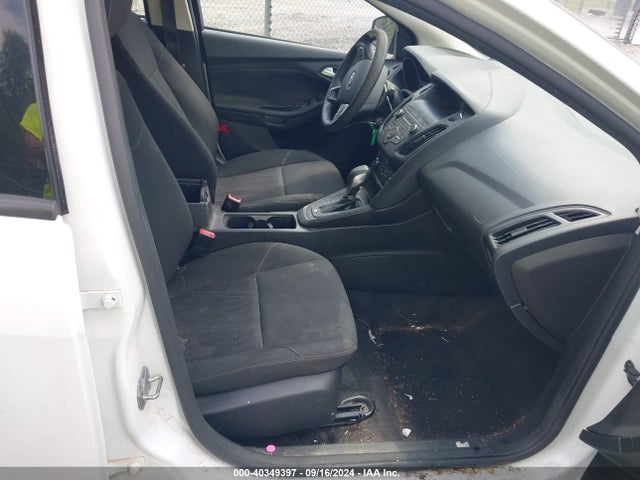 1FADP3F22JL212279 Ford FOCUS SE