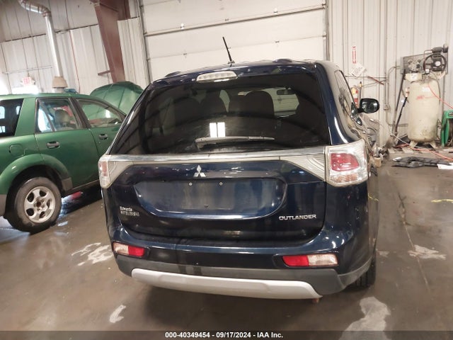 Mitsubishi Outlander Se 2015 JA4AZ3A30FZ011485 Image 17