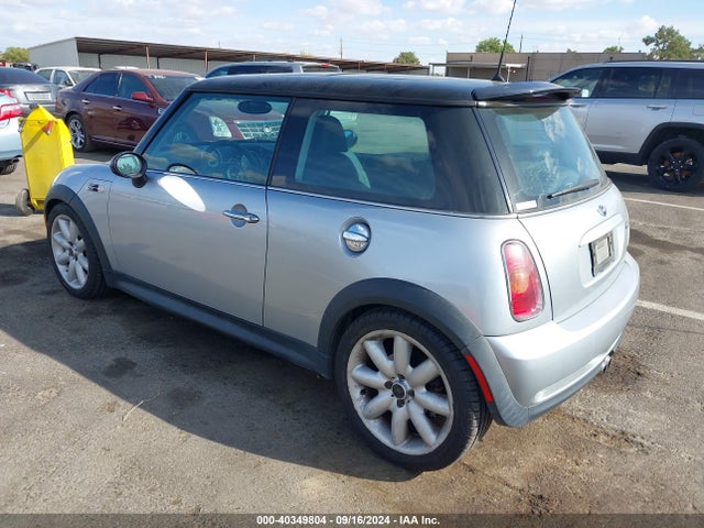2002 MINI COOPER S WMWRE33462TD57435 Photo 2