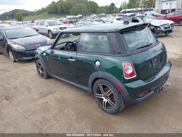 2011 MINI COOPER S WMWSV3C59BTY12754 Photo 2