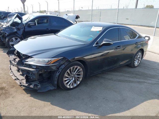 58AEA1C15MU010944 Lexus Es 300h Luxury