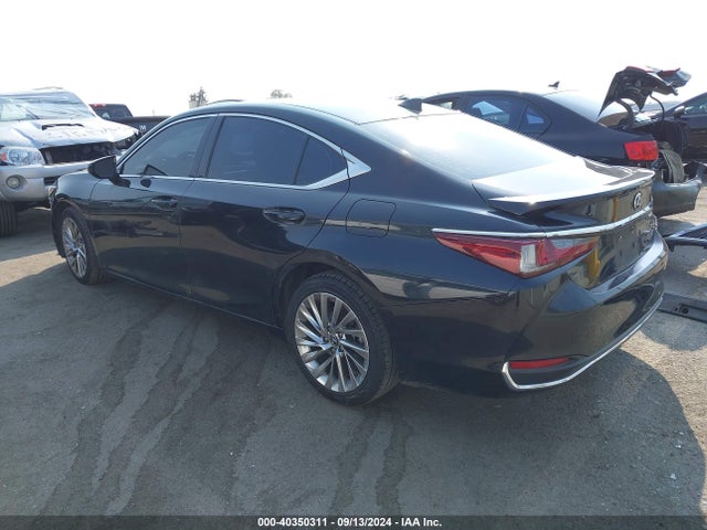 58AEA1C15MU010944 Lexus Es 300h Luxury