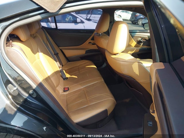 58AEA1C15MU010944 Lexus Es 300h Luxury