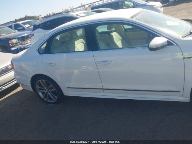 1VWDT7A30HC000596 Volkswagen Passat 1.8t R-line