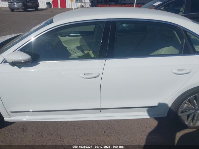 1VWDT7A30HC000596 Volkswagen Passat 1.8t R-line