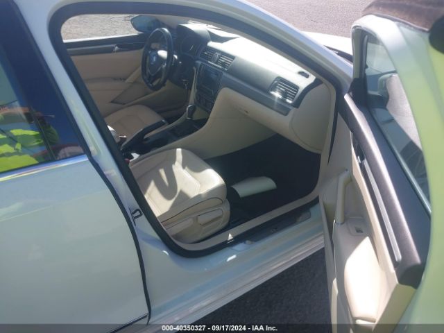 1VWDT7A30HC000596 Volkswagen Passat 1.8t R-line