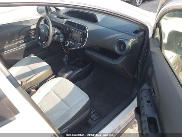 JTDKDTB3XJ1605371 Toyota Prius C One