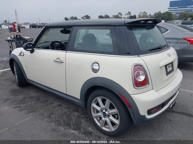 2011 MINI COOPER S WMWSV3C56BTY15112 Photo 2