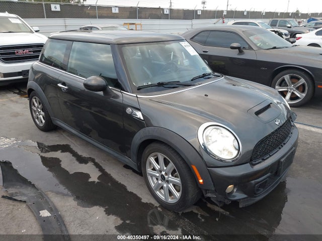 2011 MINI COOPER S WMWSV3C51BTY15339 Photo 0
