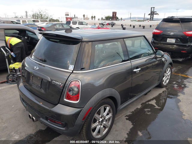 2011 MINI COOPER S WMWSV3C51BTY15339 Photo 3