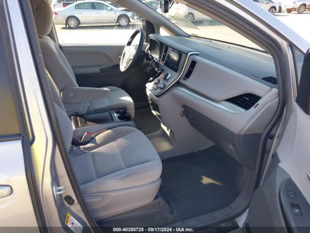 5TDKZ3DC4HS773762 Toyota Sienna Le 8 Passenger