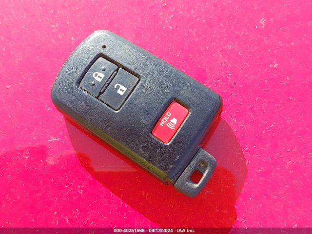 JTDKDTB33G1117887 Toyota Prius C Three