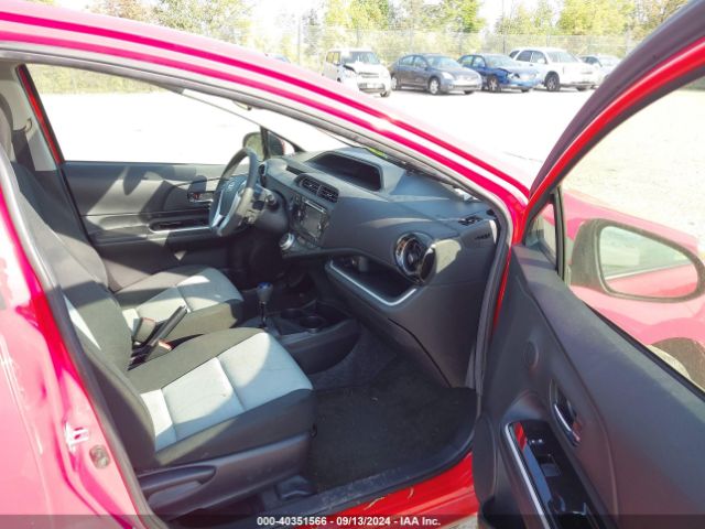 JTDKDTB33G1117887 Toyota Prius C Three