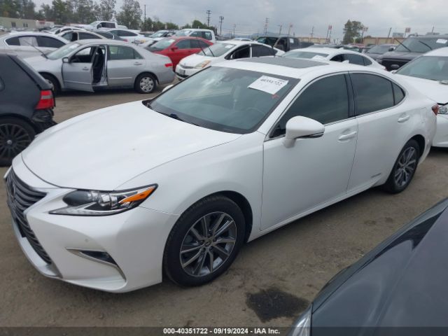 JTHBW1GG3J2185648 Lexus ES 300H