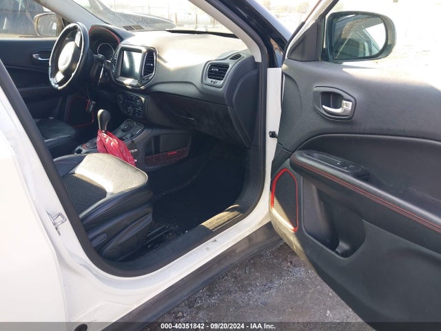 3C4NJDDBXKT739565 Jeep Compass Trailhawk 4x4