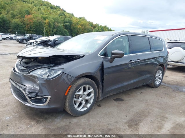 Chrysler Pacifica Touring Plus 2019 2C4RC1FG8KR666556 Image 2