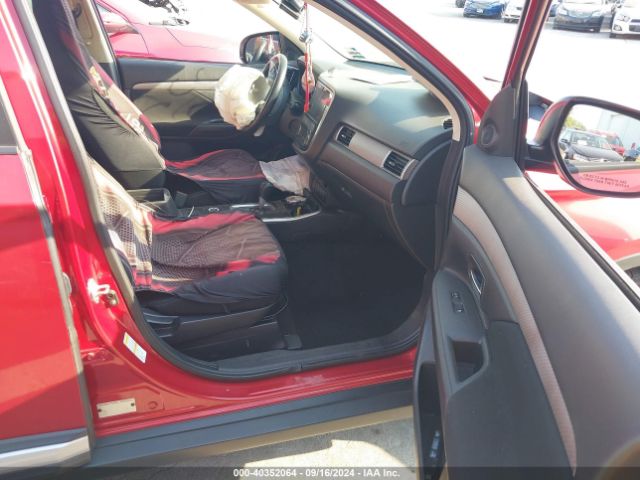 JA4AZ3A35JZ037749 Mitsubishi Outlander Se