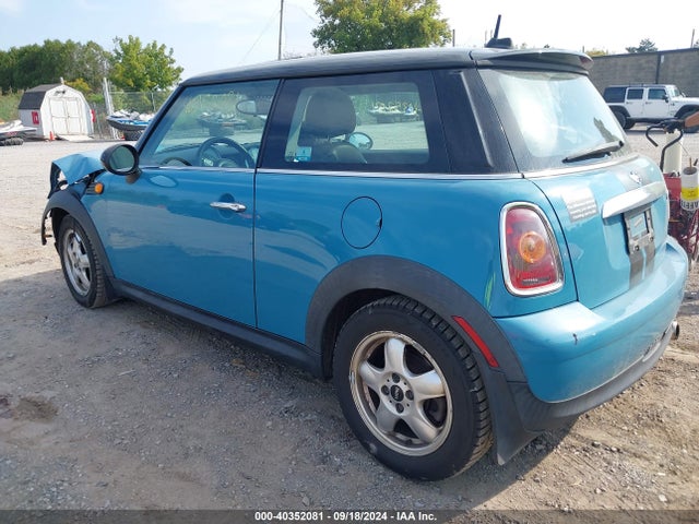 2009 MINI COOPER WMWMF33579TW78584 Photo 2