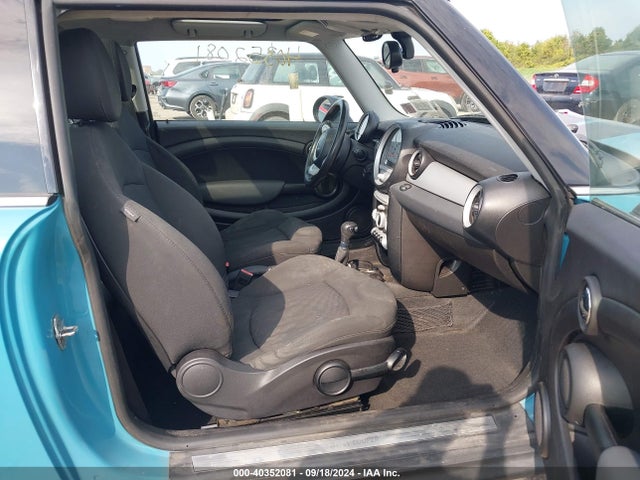 2009 MINI COOPER WMWMF33579TW78584 Photo 4
