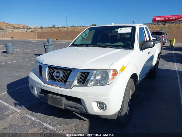 Nissan Frontier Sv 2018 1N6AD0CW2JN747710 Image 2